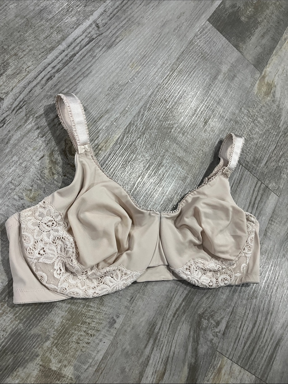 Olga Lace-Trim Full Coverage Bra in Light Taupe - Picture 3 of 8